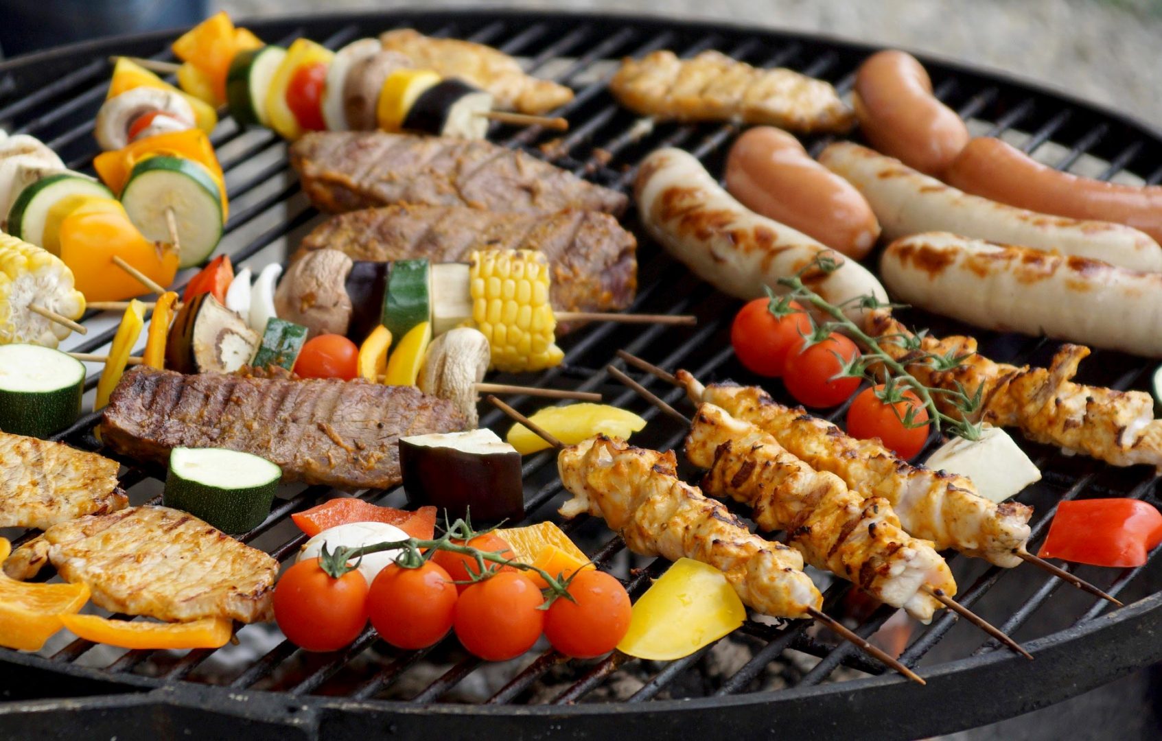 Fleisch und Gemüse auf dem Grill